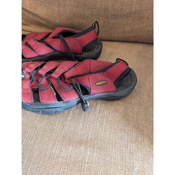 Men's size 10 Red Keen Sandals - Picture 3 of 7